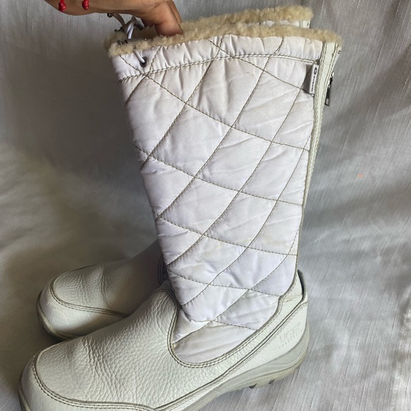 UGG Australia white snow boots 5184 sz 10 - Picture 2 of 11